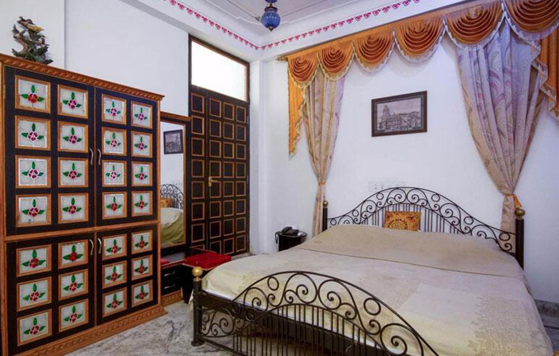 Best Budget Hotel Near Jagdish Temple