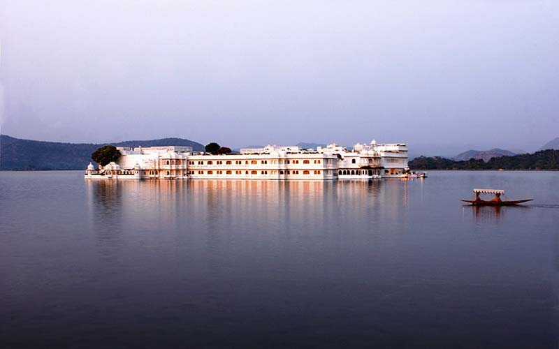 Lake Palace, Hotel